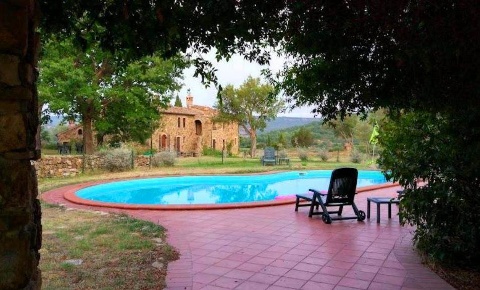 Foto Rustico a Suvereto di 380 m² con 14 locali in vendita