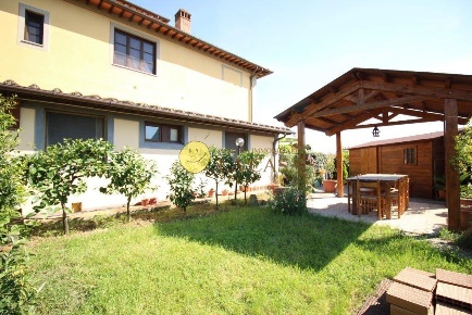 Foto Appartamento a Reggello di 90 m² con 4 locali in vendita