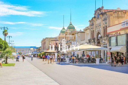 Foto Appartamento a Viareggio Centro di 65 m² con 5 locali in vendita