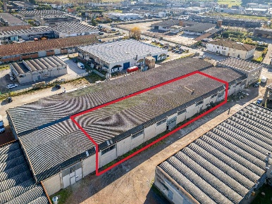 Foto Capannone industriale a Casciana Terme Lari di 1020 m² con 4 locali