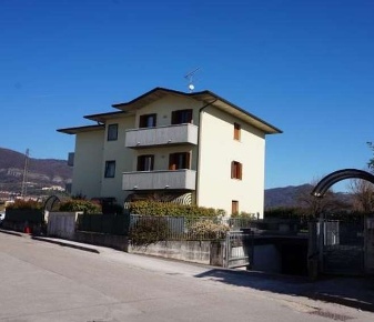 Foto Appartamento in Via XXV Aprile, Brogliano Centro di 81 m² con 4 locali