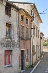 Foto Appartamento in Via G. Garibaldi, Chiuppano Centro di 120 m² all'asta