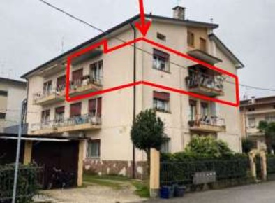 Foto Appartamento in Via Antonio Fantuzzi, Pordenone di 130 m² con 6 locali
