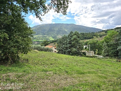 Foto Casale in Frazione Paradiso, Assisi di 380 m² con 16 locali in vendita