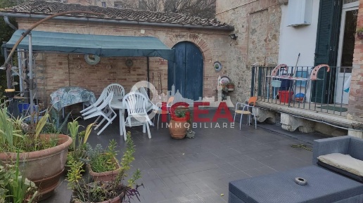 Foto Appartamento a Siena Ravacciano di 165 m² con 7 locali in vendita