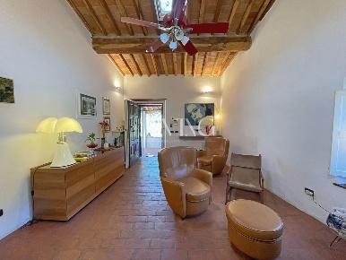 Foto Casale a Lucca Mutigliano - Torre di 426 m² con 15 locali in vendita