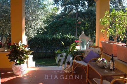 Foto Casa indipendente a Pietrasanta di 180 m² con 10 locali in vendita