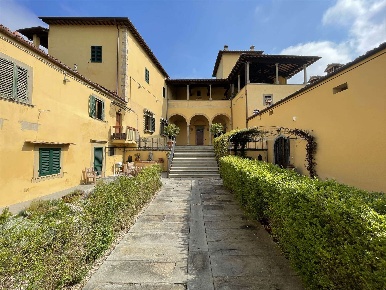 Foto Appartamento a Firenze di 89 m² con 4 locali in vendita