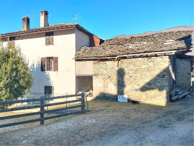 Foto Appartamento in Les Cors 75, Fénis Chez Croiset di 309 m² con 4 locali