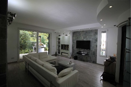 Foto Villa unifamiliare a Albavilla di 340 m² con 7 locali in vendita