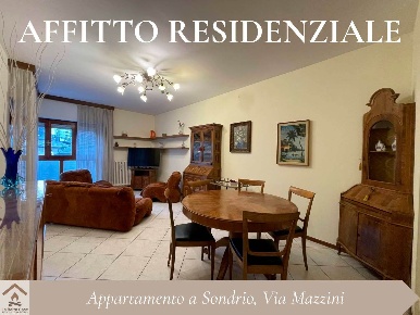 Foto Appartamento in Via Mazzini, Sondrio Centro di 80 m² con 4 locali