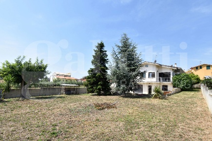 Foto Villa unifamiliare in Via San Lorenzo 220, Vasto di 300 m² in vendita