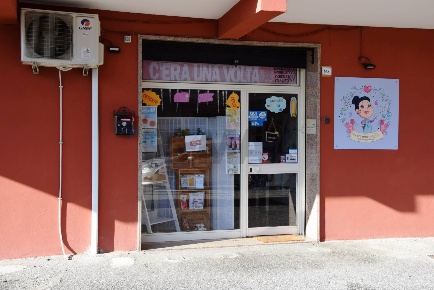 Foto Negozio in Viale Manzoni 12c, Pomezia Pomezia Centro di 79 m²