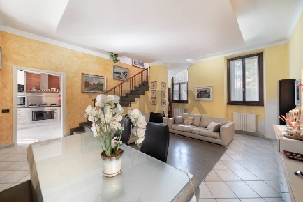 Foto Casa indipendente in Via Trento, Sulbiate Centro di 170 m² in vendita
