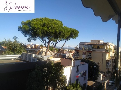 Foto Appartamento in Via Caprarola, Roma Tomba di Nerone di 60 m²