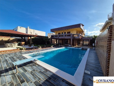 Foto Villa unifamiliare a Carini Milioti di 330 m² con 10 locali in vendita