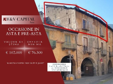 Foto Appartamento in Via Martiri della Libertà, Susa di 178 m² con 6 locali