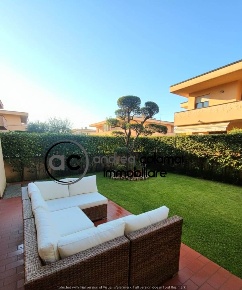 Foto Appartamento a Agliana Centro di 85 m² con 4 locali in vendita