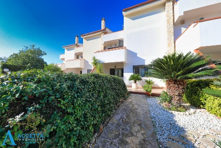 Foto Villa unifamiliare in Via Cantoni 20, Taranto Talsano - San Donato