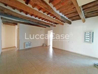 Foto Ufficio a Capannori Lammari - Lunata di 140 m² con 5 locali in affitto