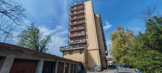 Foto Appartamento in Via Monte Pasubio, Limbiate Centro di 89 m² all'asta