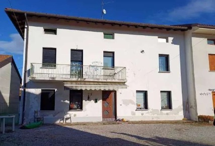 Foto Appartamento in Via Savorgnan, Cassacco Centro di 162 m² con 8 locali