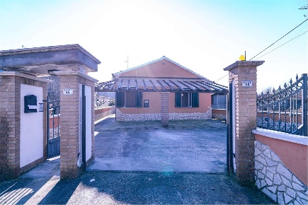 Foto Casa indipendente in Via Valle Contessa 44, Frosinone Le Rase, Vetiche