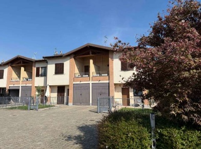 Foto Villa a schiera in Via Leonardo Da Vinci, Travacò Siccomario di 156 m²