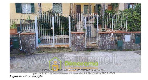 Foto Villa a schiera Giugliano in Campania Varcaturo di 150 m² con 8 locali