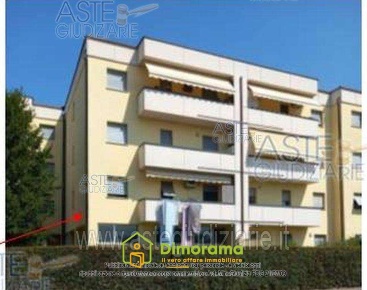 Foto Appartamento a Pistoia di 91 m² con 6 locali all'asta