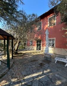 Foto Villa unifamiliare in Passo N. Maggi 12, Avegno di 160 m² con 9 locali