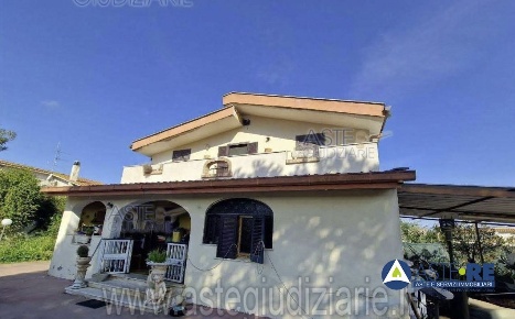 Foto Casa indipendente in via Pantelleria, Aprilia Campoverde - Lampione