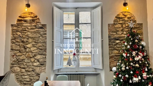 Foto Appartamento a Massa Centro di 127 m² con 4 locali in vendita