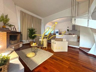 Foto Appartamento a Cecina Cecina Centro di 90 m² con 4 locali in vendita