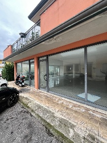 Foto Negozio a Viareggio Terminetto - Migliarina di 435 m² con 1 locali