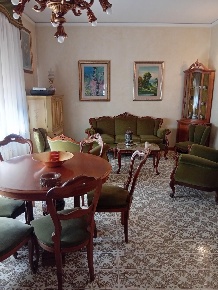 Foto Villa unifamiliare a Cascina Centro di 350 m² con 8 locali in vendita