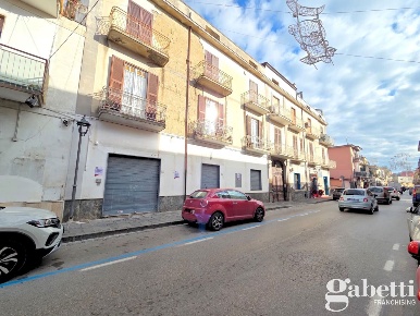 Foto Negozio in Via NAPOLI 00, Pomigliano d'Arco Centro di 120 m²