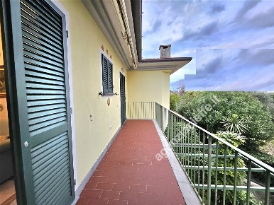 Foto Appartamento a Massa Marina di Massa Centro di 70 m² con 4 locali