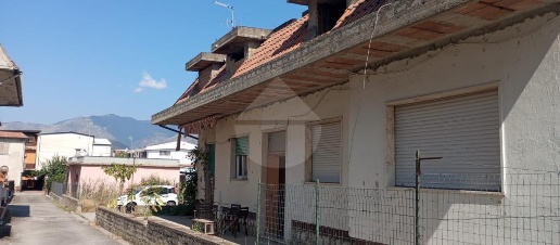 Foto Casa indipendente in VIA PETROSI, Minturno di 120 m² con 5 locali