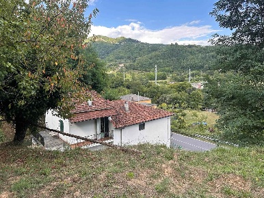 Foto Casa indipendente a Licciana Nardi Centro di 250 m² con 10 locali