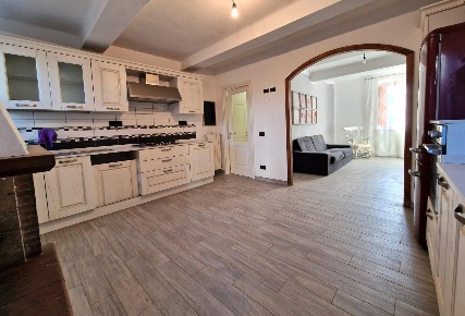 Foto Casa indipendente a Lucca San Donato di 150 m² con 6 locali in vendita