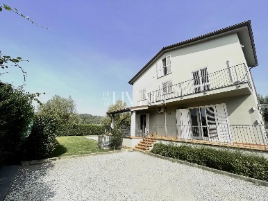 Foto Villa unifamiliare a Lucca Sant'Alessio - Carignano di 180 m²