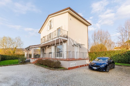 Foto Villa unifamiliare a Lucca Sant'Alessio - Carignano di 180 m²