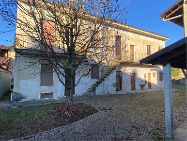 Foto Villa unifamiliare a Cassolnovo di 269 m² con 6 locali in vendita