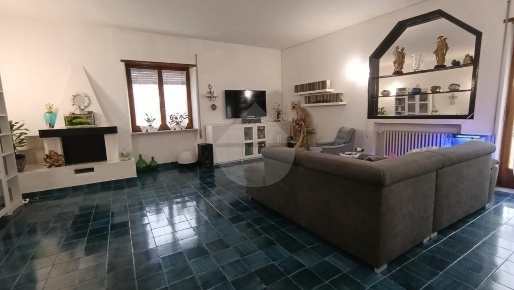 Foto Appartamento in VIA ROMA, Minturno di 110 m² con 5 locali in affitto