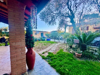 Foto Villa bifamiliare a Massa Ronchi - Poveromo di 90 m² con 3 locali