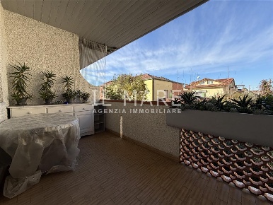 Foto Appartamento a Massa Marina di Massa Centro di 95 m² con 4 locali