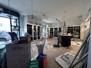 Foto Locale commerciale a Pisa Ospedaletto di 150 m² con 6 locali