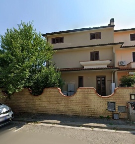 Foto Casa indipendente a Bientina Centro di 330 m² con 5 locali in vendita