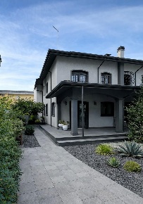 Foto Villa bifamiliare a Viareggio Darsena - Ex Campo di Aviazione